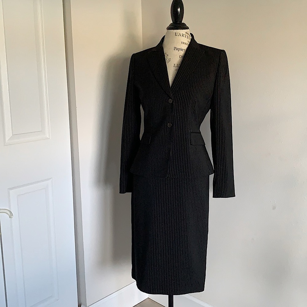 TAHARI Executive 2-pc suit